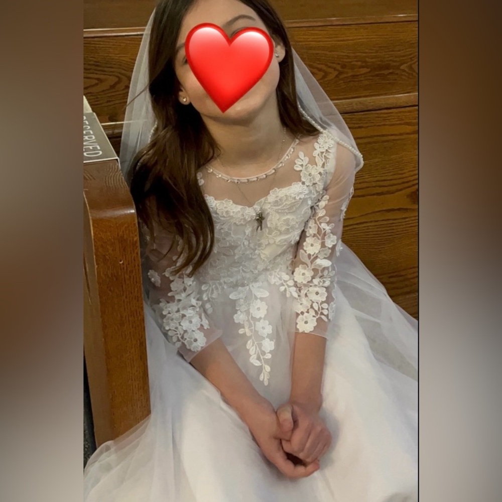 White Lace Girls First Communion Flower Girl Dress. - Picture 11 of 16